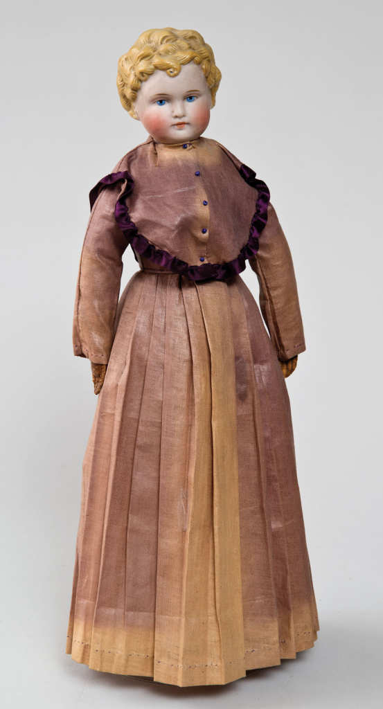 Lot 92: Shaker Dressed Doll – Willis Henry Auctions, Inc.